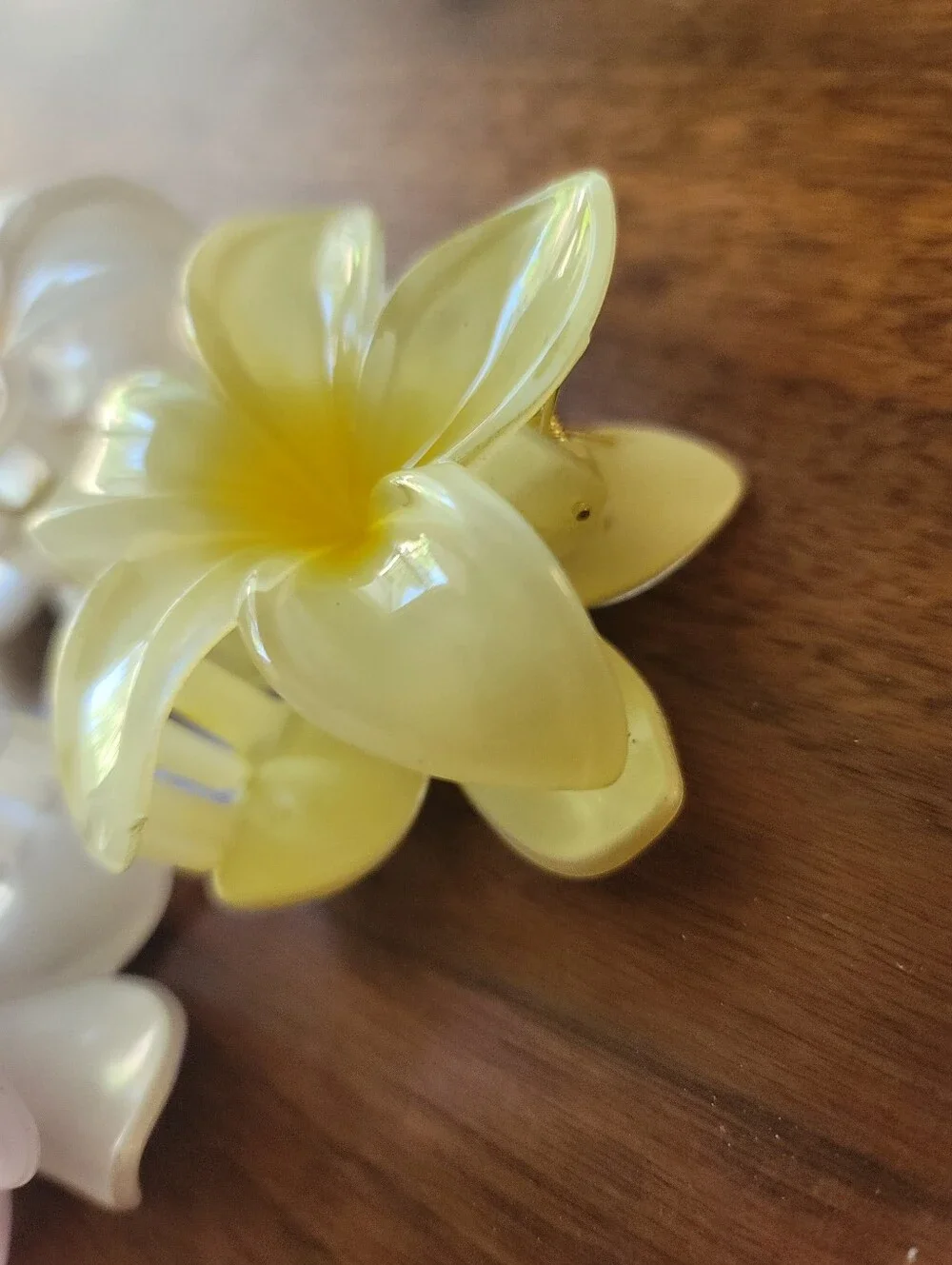 Hawaiian Flower Claw Clips Set Of 3 NWOT
